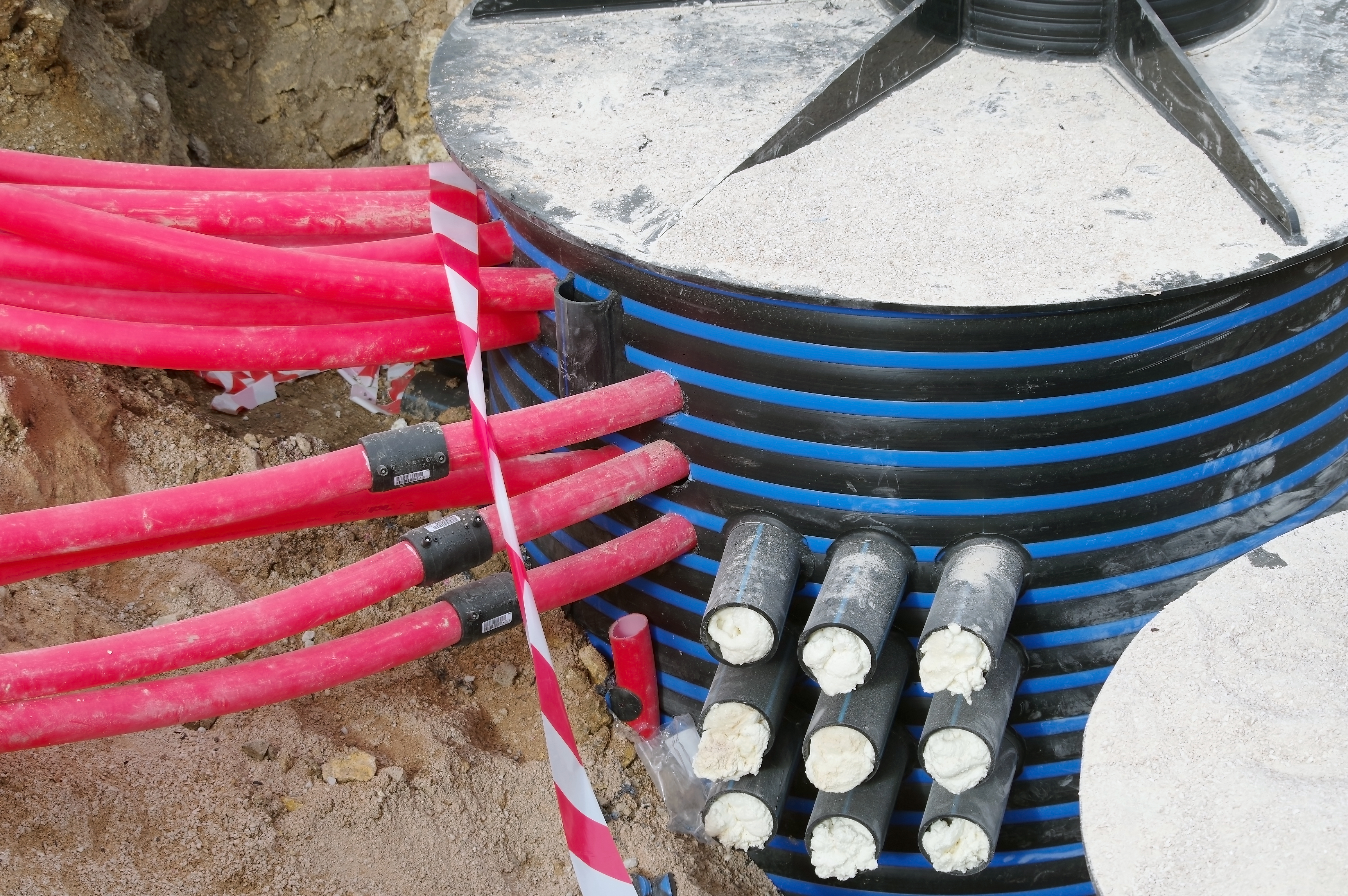 Plastic sewage well with connected pipes for on-site wastewater collection system